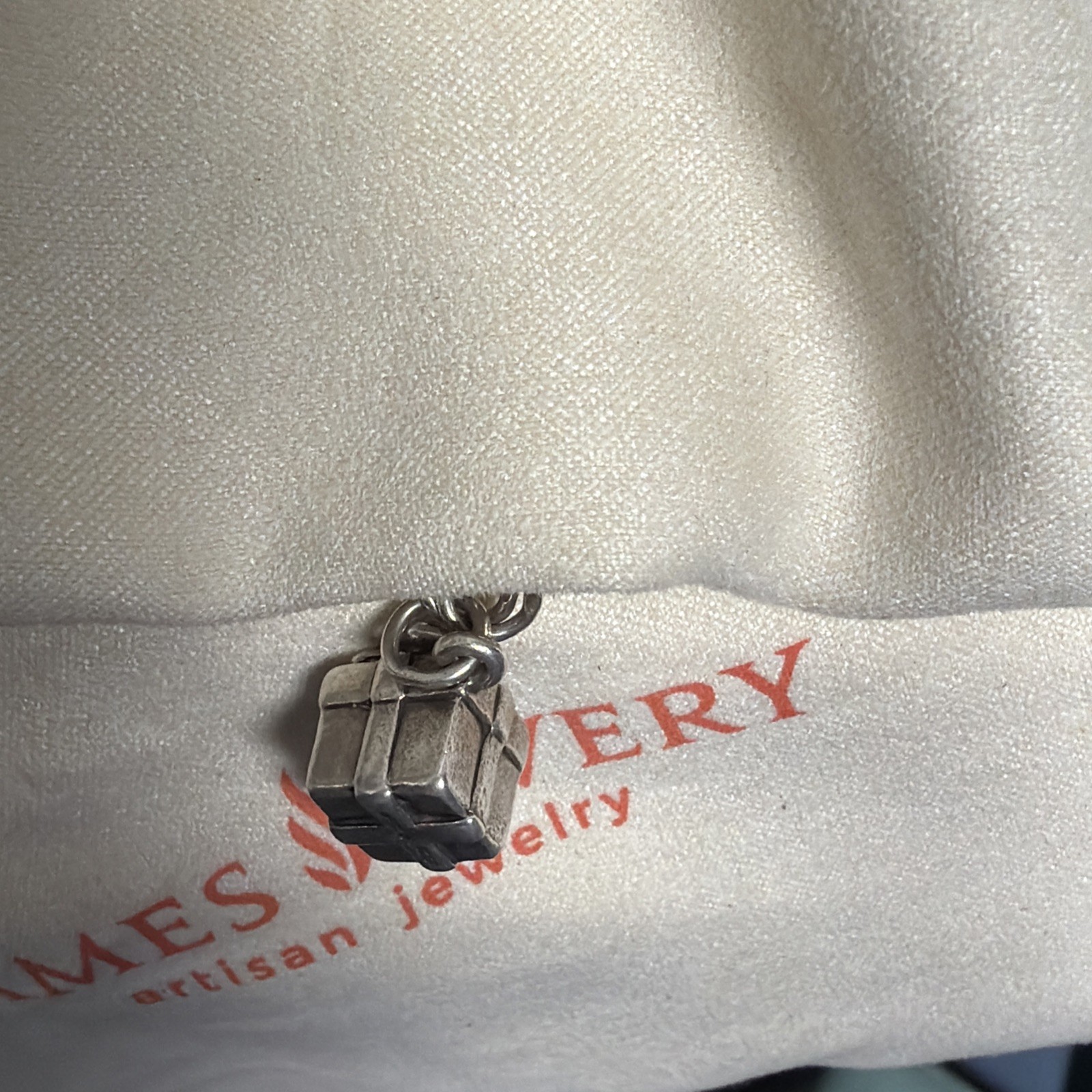 *RETIRED* – James Avery Sterling 3D Birthday or Christmas Present Gift Box Charm