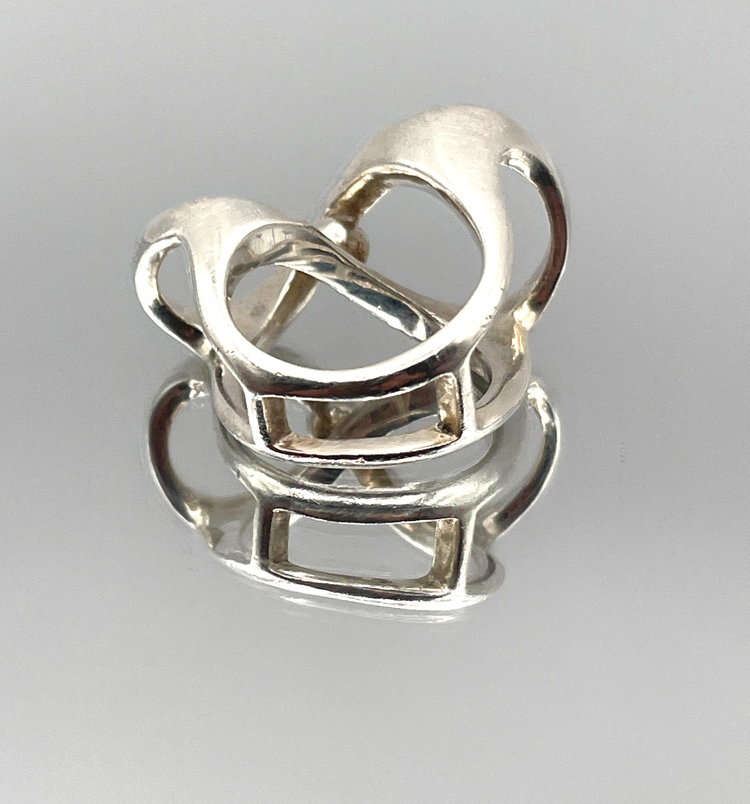 925 Sterling Silver Solid Infinity Symbol Ring Size 8. Weight: 12.0g Heavy piece