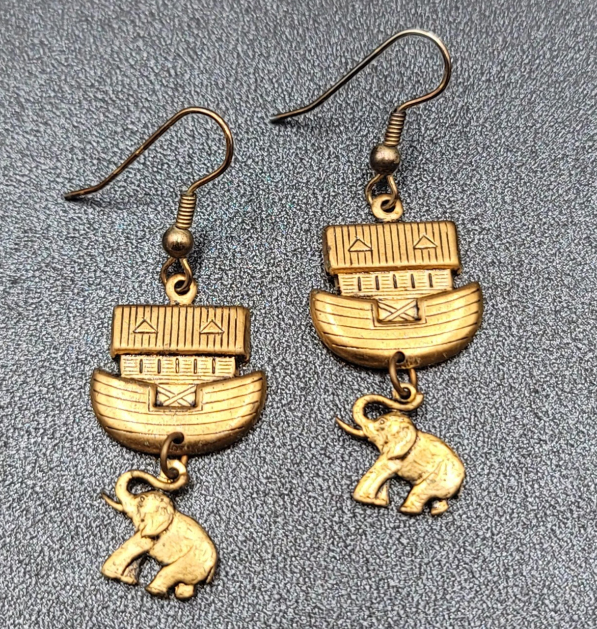 Vintage Noahs Ark Pierced Earrings Gold tone Elephant Dangle 1.25″