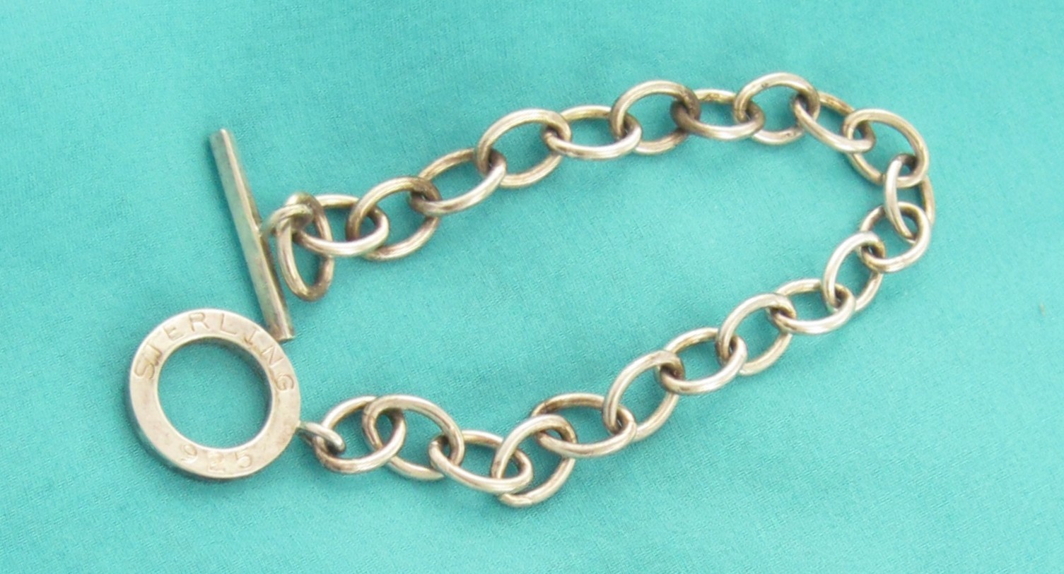 1990s Starter Charm Bracelet Oval 8 x 10mm Link 7 Inches Toggle Clasp