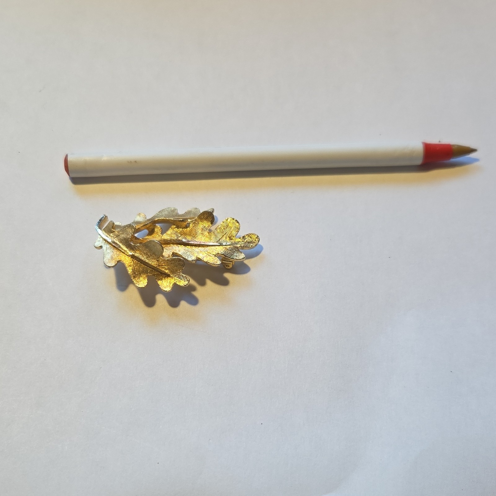 BSK Signed Gold Tone Leaf Brooch Pin Metal Flowers & Plants No Stone