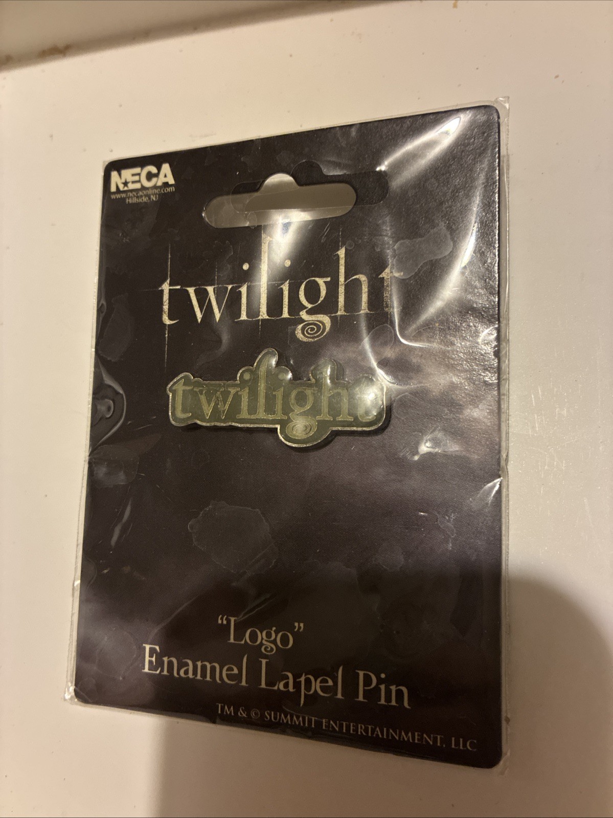 Twilight Saga Enamel Lapel Pin – Twilight Logo By Neca New