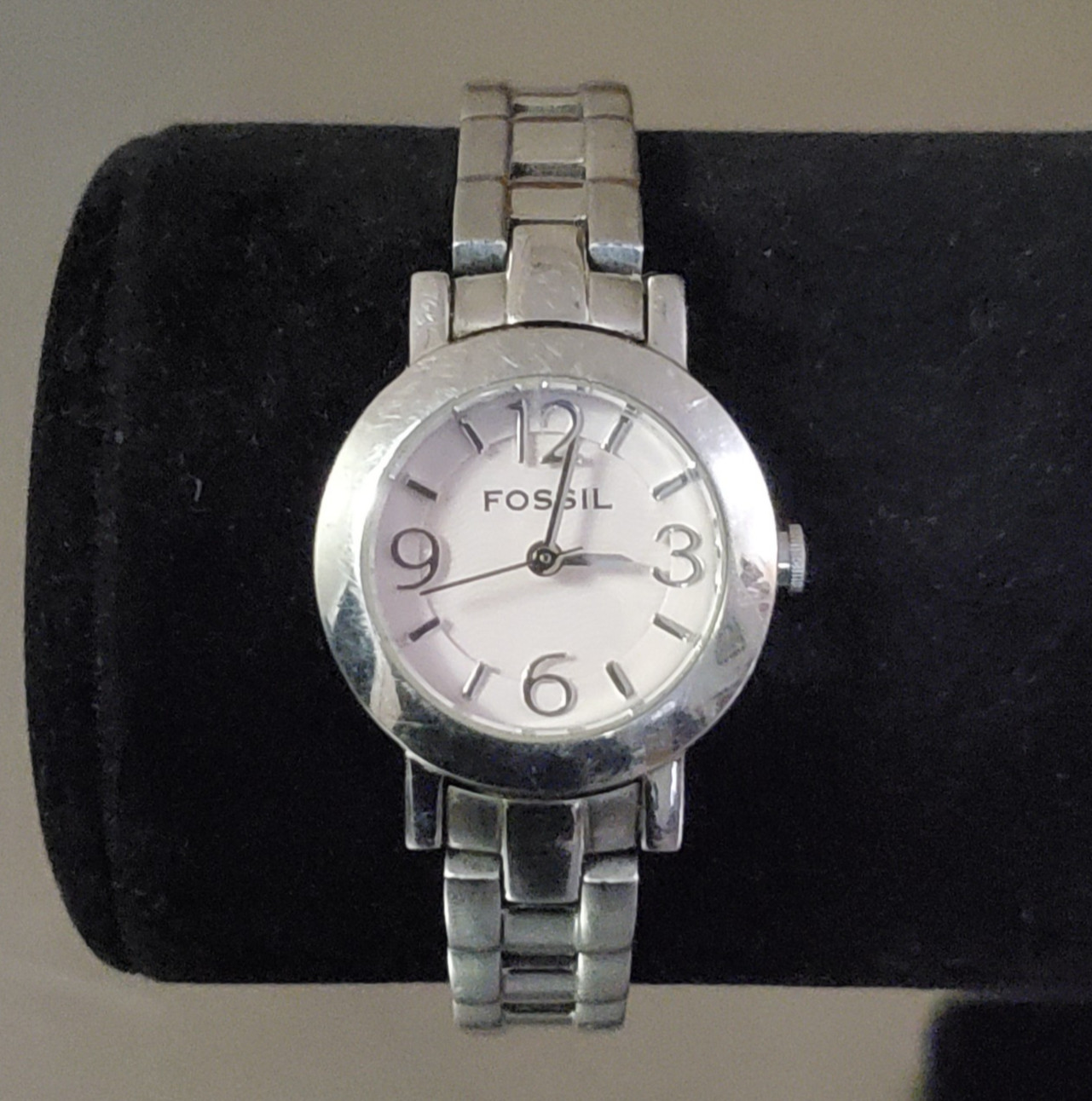 Fossil Watch Women’s Analog Quartz Silver Tone ES-2090 Water Resist 6.5 in 24 mm