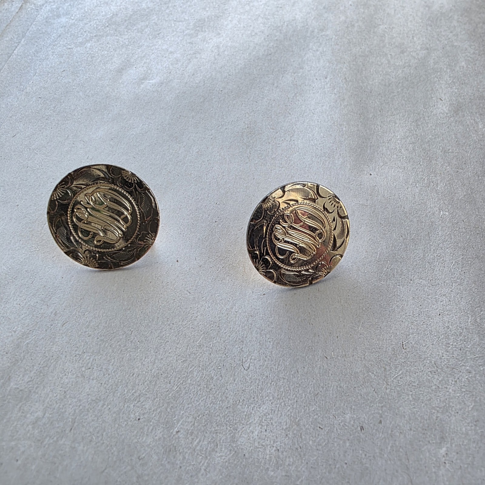 MK Monogram Screw Back Earrings Gold Filled 1″ Coin Round Old Money Signed Vtg