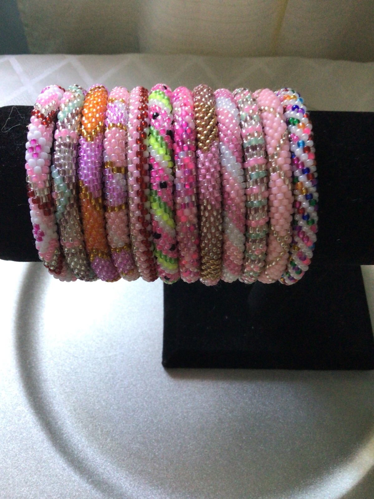 PINK COLORED 7″ ROLL ON SASHKA BRACELETS, 12 PCS
