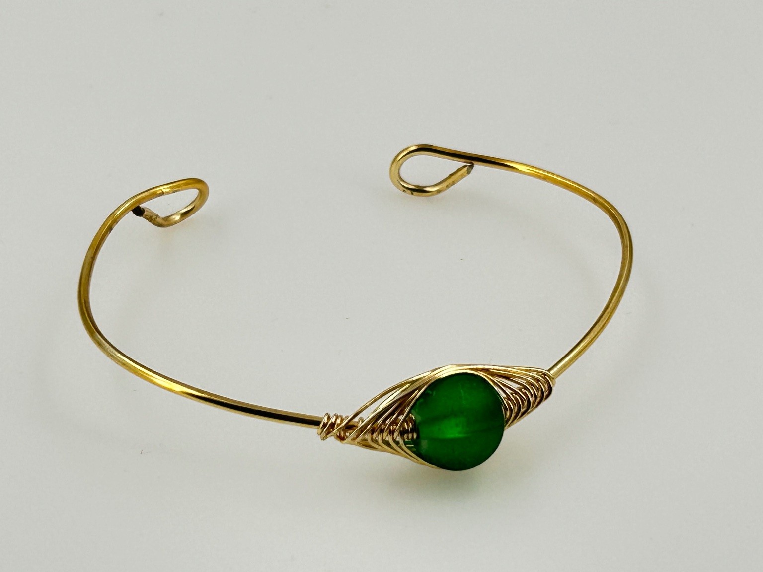 Handcrafted Wire Wrapped Gold Tone Bracelet with Green Glass Bead 6.5in