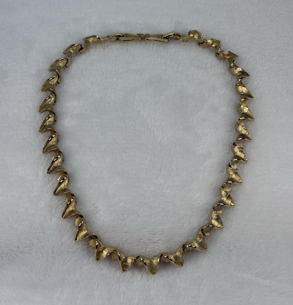 Rare Vintage Marcel Boucher Signed 8583 Gold Tone Spiral Folded Petal Necklace