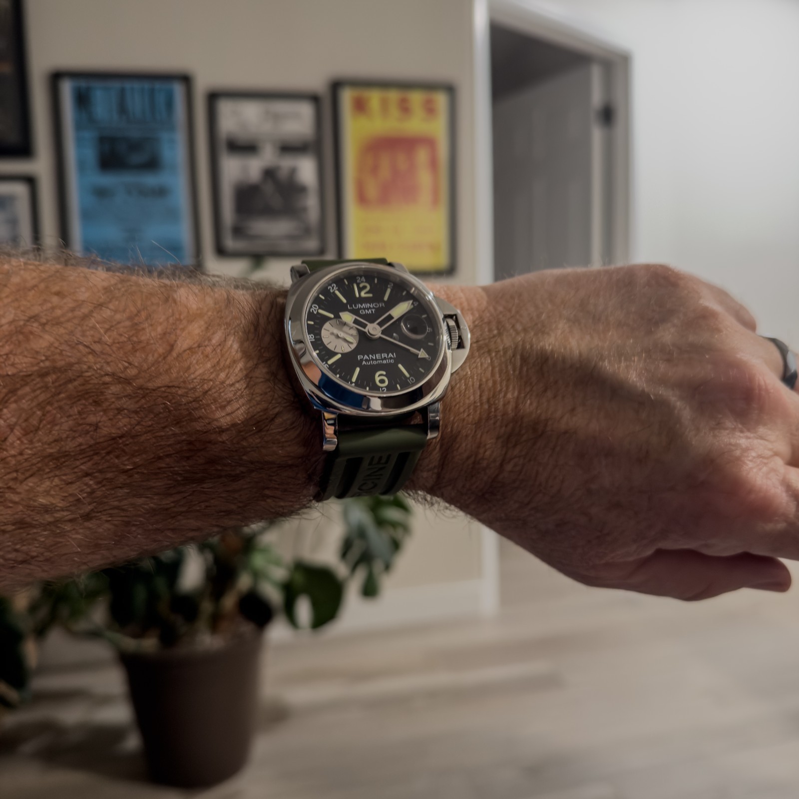 Panerai Luminor GMT PAM01088 | Full Set | Extra OEM Green Rubber Strap