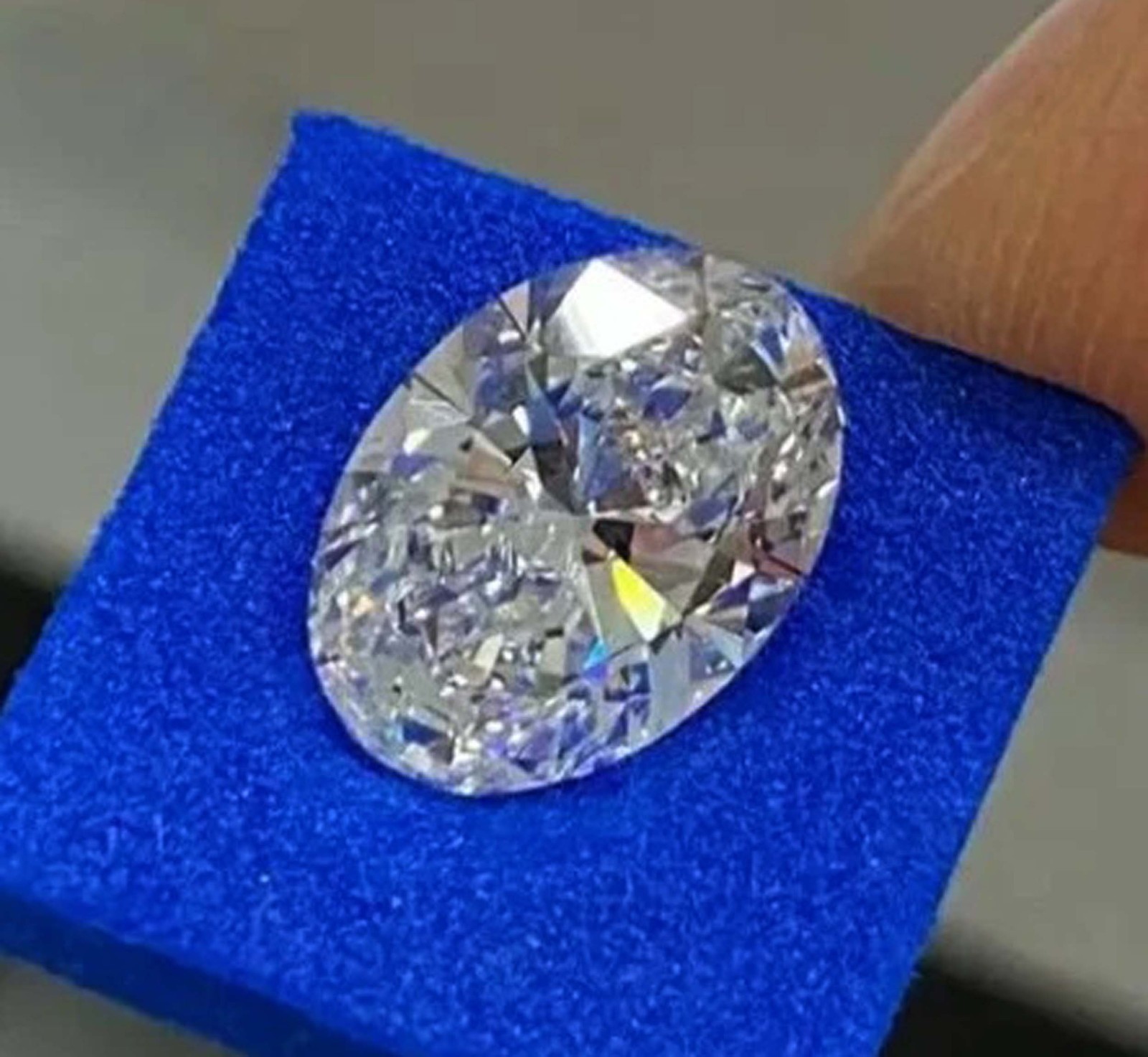 Lab Grown Diamond 3.9 Ct Oval Shape D Color VVS1 Clarity IGL Gemstone 6AHG