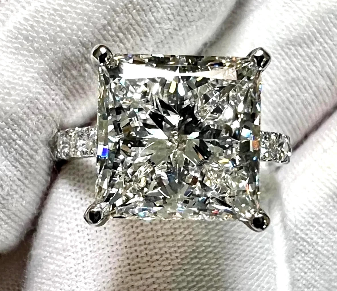 6 CT Certified Princess Cut White Diamond Ring, Tariffs FREE & Matching Studs.