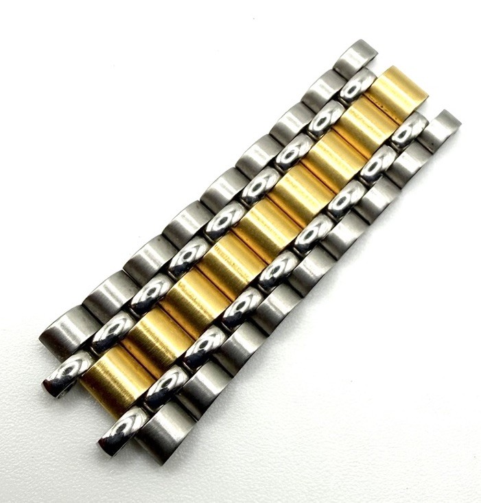 NOS Gucci 8000L Ladies 16x14mm Two-tone Half Bracelet With 9pc Permanent Links