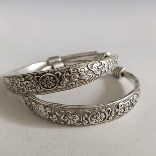 A Pair Old Chinese tibet silver handcarved Auspicious patterns Bracelets