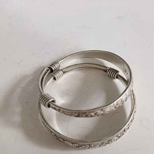 A Pair Old Chinese tibet silver handcarved Auspicious patterns Bracelets