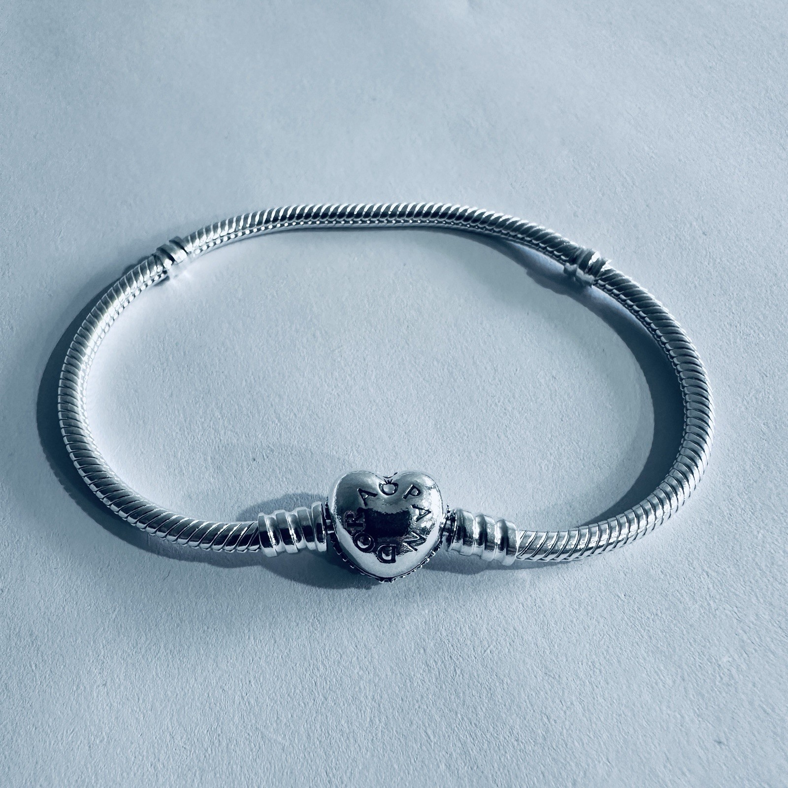 Authentic PANDORA Bracelet Moments Sparkling PAVE HEART & Snake Chain 590727CZ