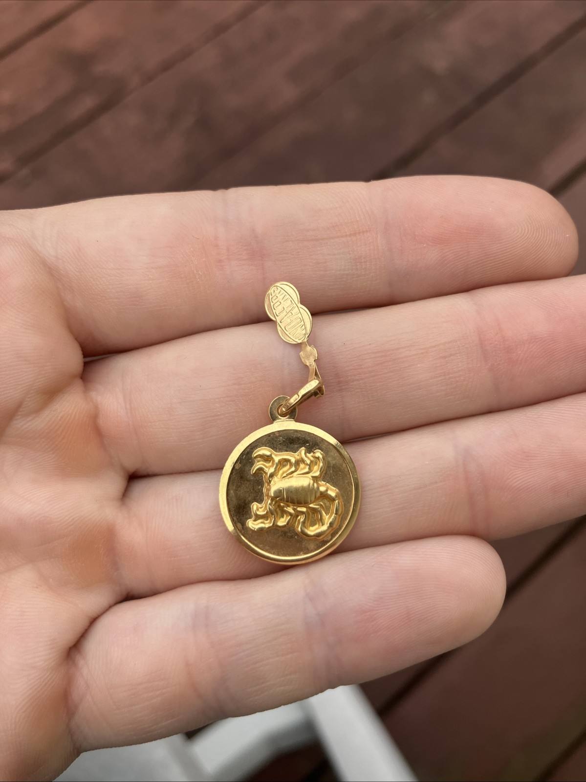 unoaerre Italian 18k gold scorpio pendant 1970s Marked 750 Vintage Jewelry