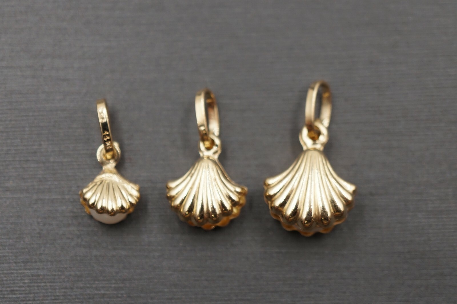 14K Solid Yellow Gold Beautiful Shell With Pearl Charm Pendant. 3 Sizes