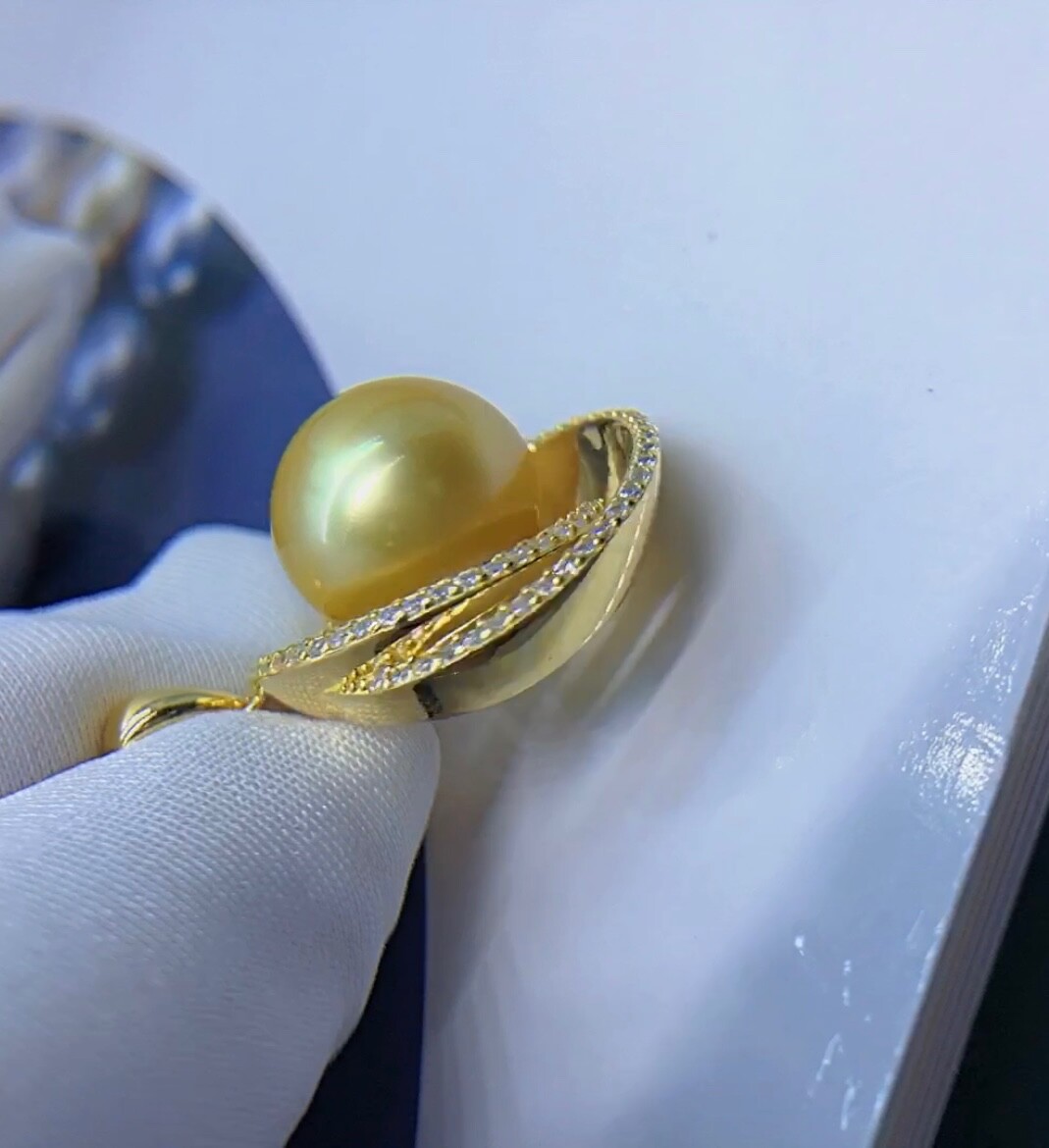 11.9mm South Sea Golden Pearl Pendant Deep Tone Very High Luster