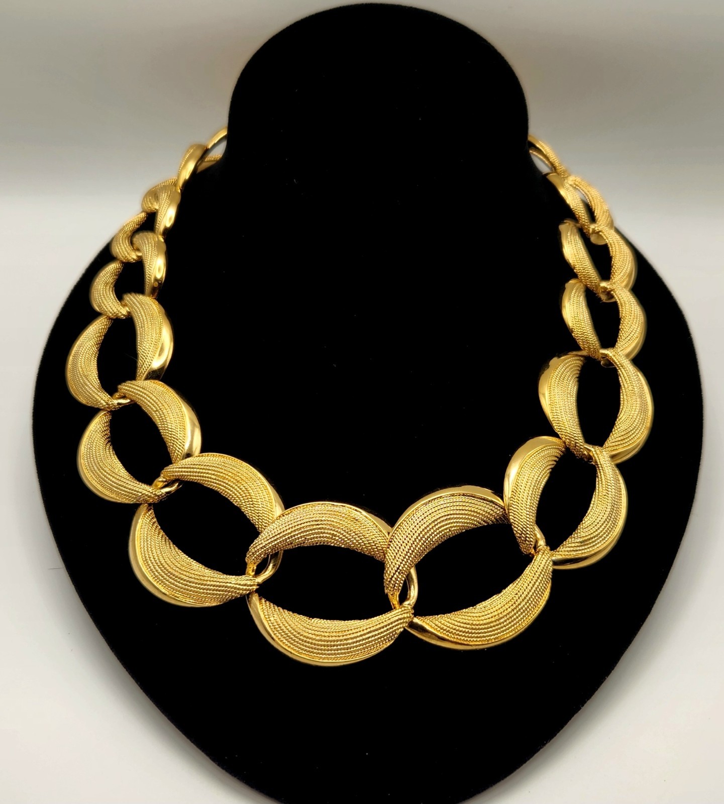 Vintage Napier Gold Tone Chunky Link Necklace Textured Statement Signed 18″
