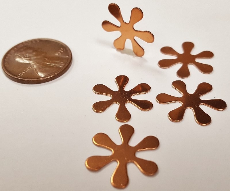12 VINTAGE RETRO FLOWER FLAT 15mm. COPPER COATED STEEL STAMPING FINDINGS N27