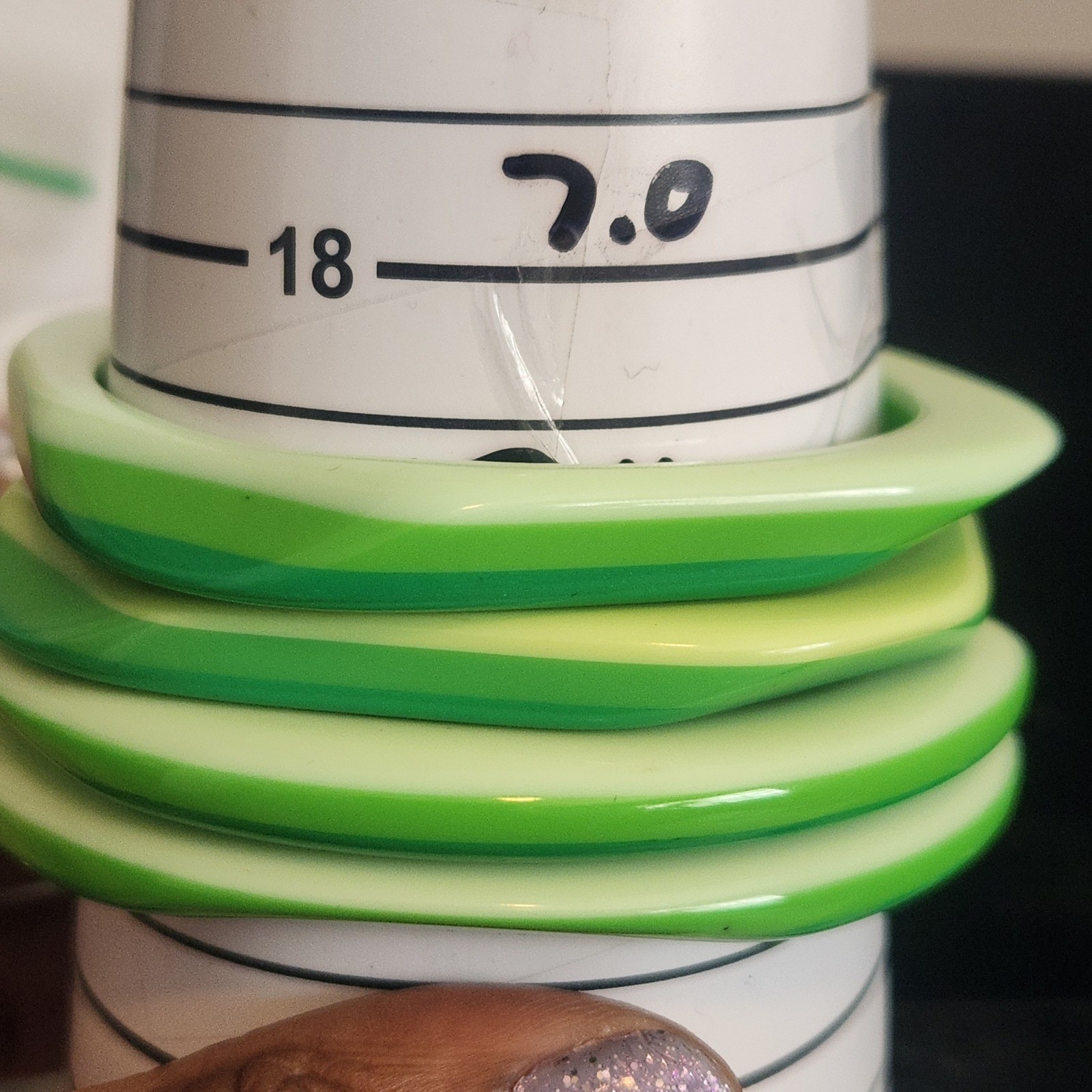 Green Resin acrylic Bangle Bracelet Set 4pc Round Wavy Scalloped Stackable Retro