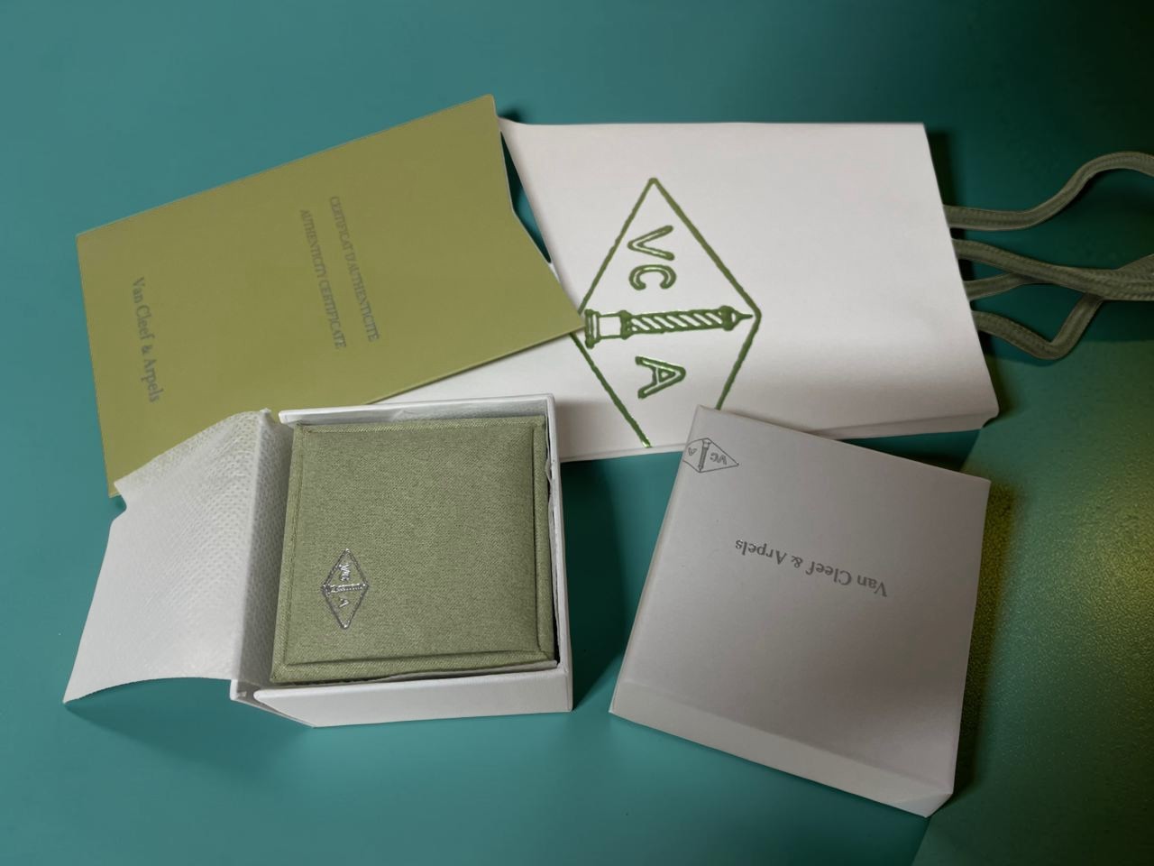 Van cleef & Arpels Ring case Green suede Travel pouch Jewelry Gift box set