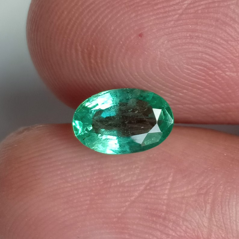 Vivid Green Emerald Oval 0.80 Carat Emerald – May Birthstone For jewelry Making