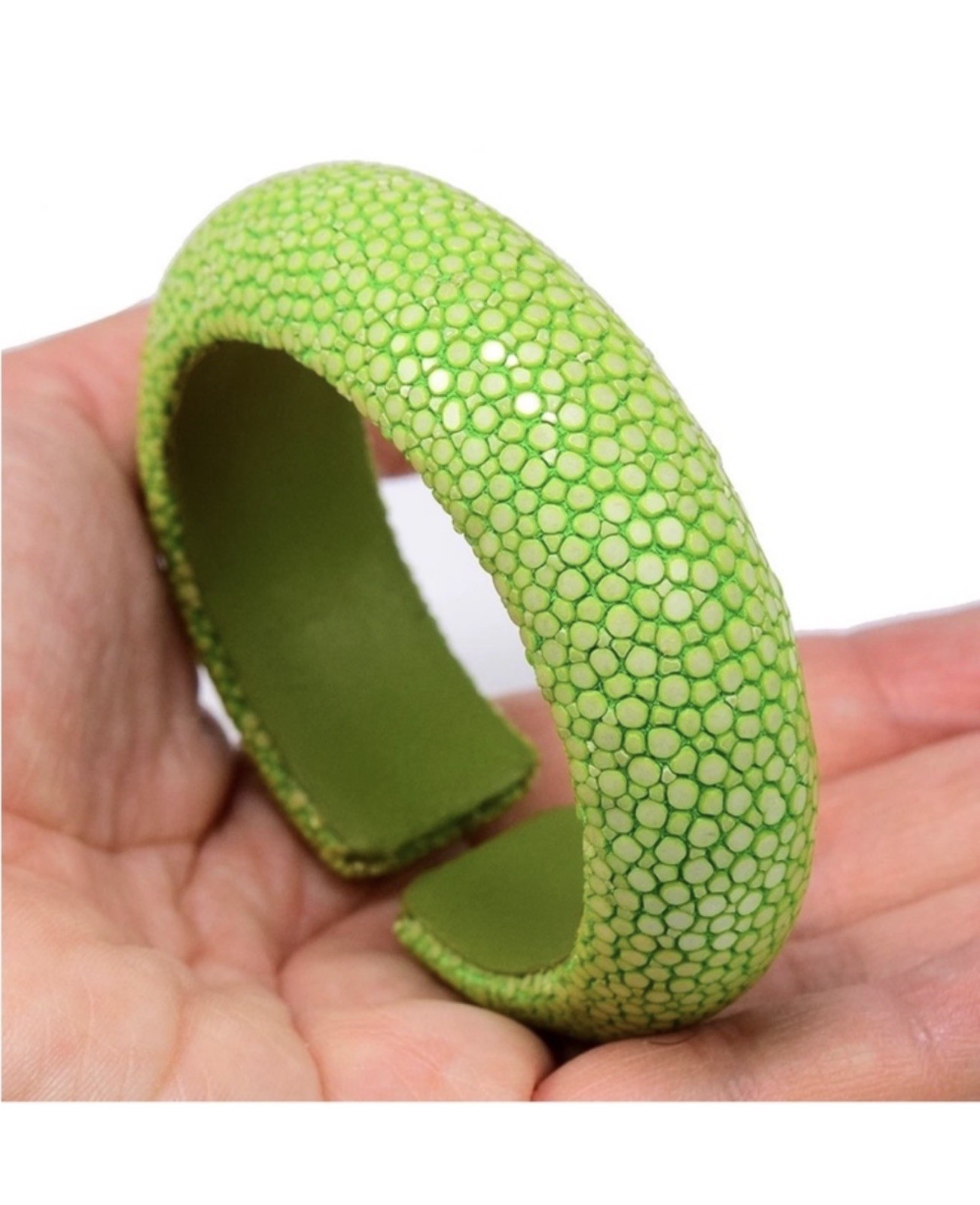 Beautiful Prized Genuine Green Stingray Leather Cuff Bangle Size 6.5”