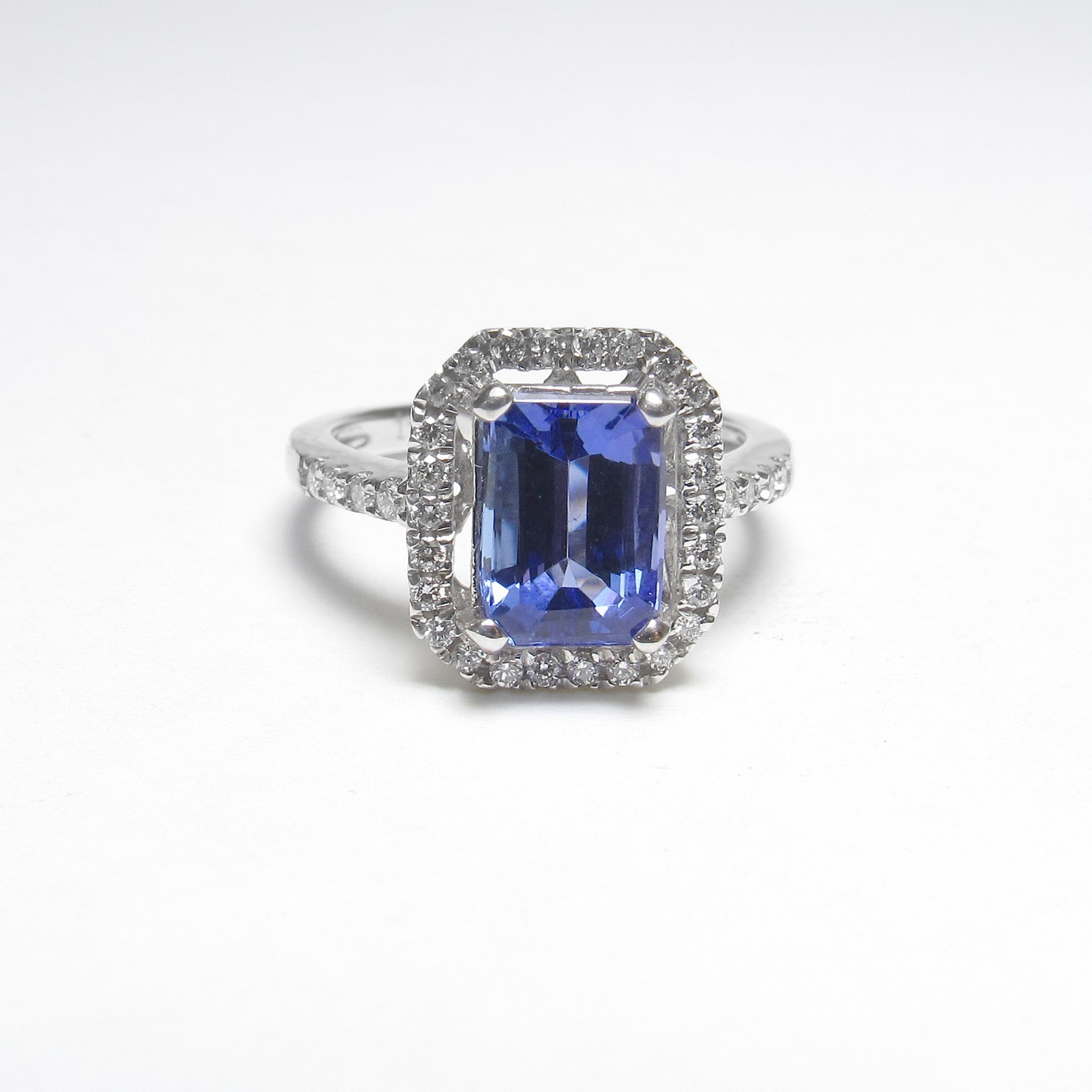 ILIANA 18K White Gold 1.35 Ct Natural Indigo Purple Tanzanite Diamond Halo Ring