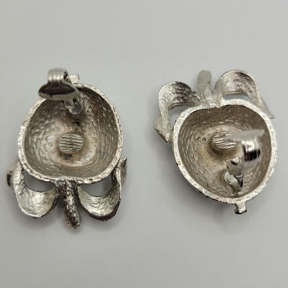 Vintage Signed Sarah Coventry Apple Clip On Earrings Silvertone 1960s MidCentury