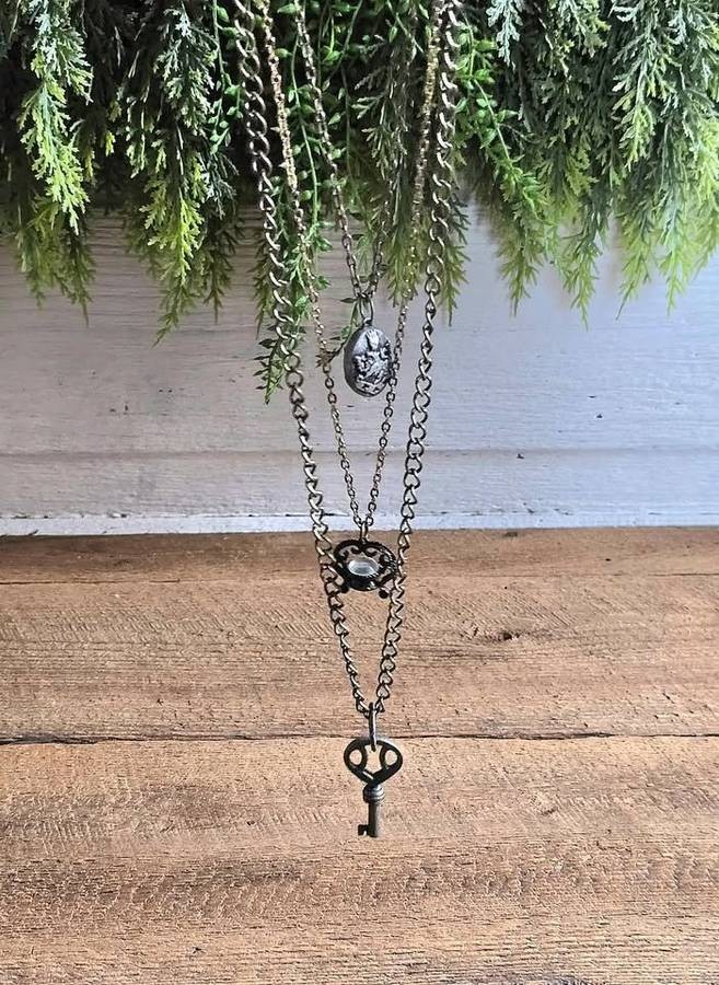 2011 Twilight Saga Breaking Dawn Part 2 Alice Cullen Prop Replica Necklace
