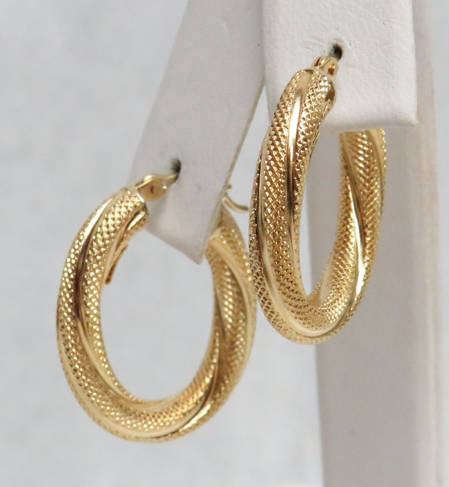 BEAUTIFUL UNOAERRE 14K GOLD PUFFY OVAL HOOP EARRINGS