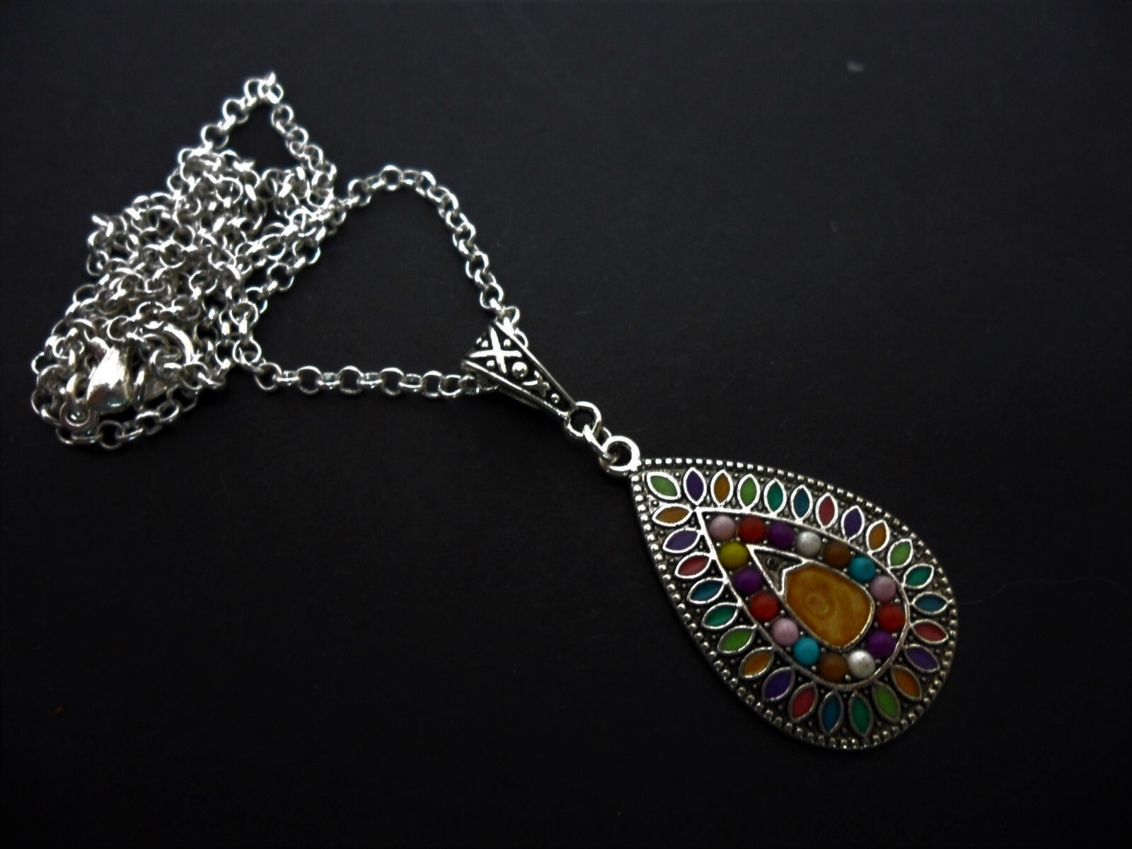 A LOVELY TIBETAN SILVER & ENAMEL TEARDROP BEAD PENDANT NECKLACE. NEW.