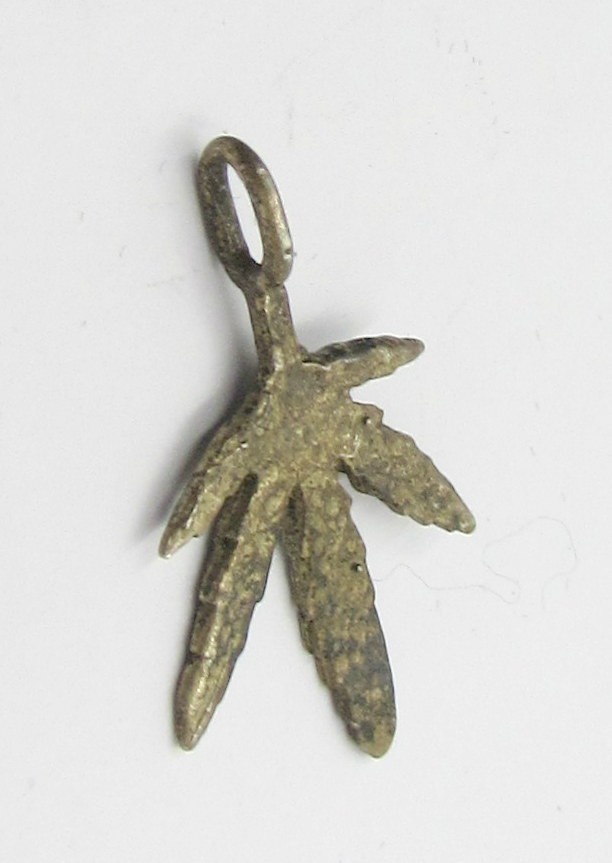 925 STERLING SILVER SMALL MJ POT LEAF PENDANT OR CHARM 24X14MM ~ 0.7G