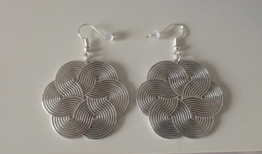 Silver Flower Dangle/Drop Earrings Metal Hook Closure Lobe No Stone