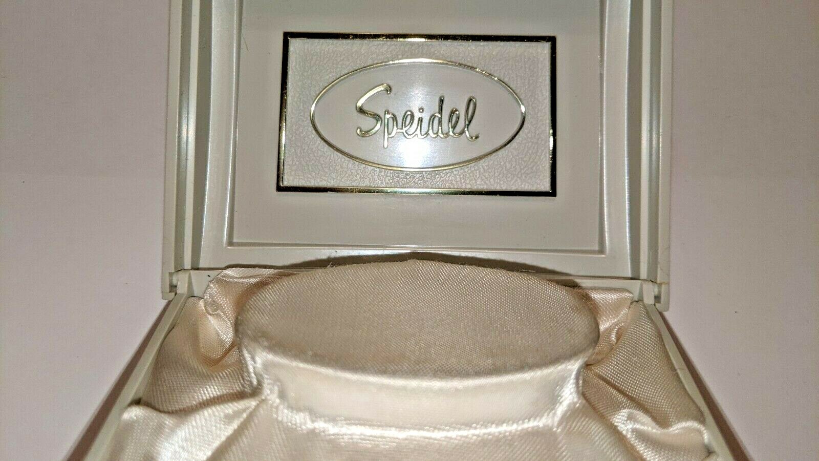VTG SPEIDEL IDENTIFICATION BRACELET ID LYNN THE NAME LYNN 6 3/4″ LONG GOLDPLATED