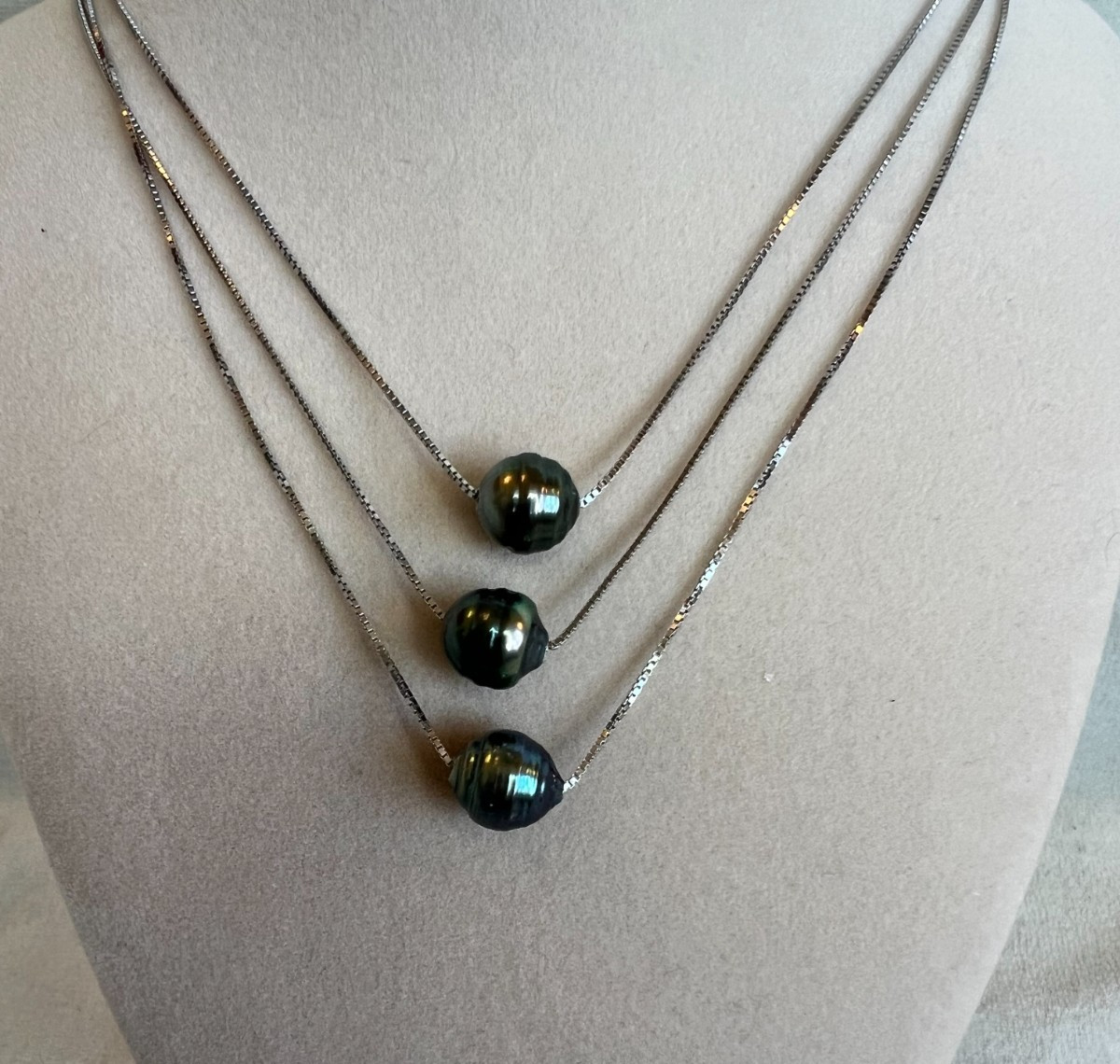 9mm cultured Tahitian pearl rhodium / silver 3-layer necklace NEW