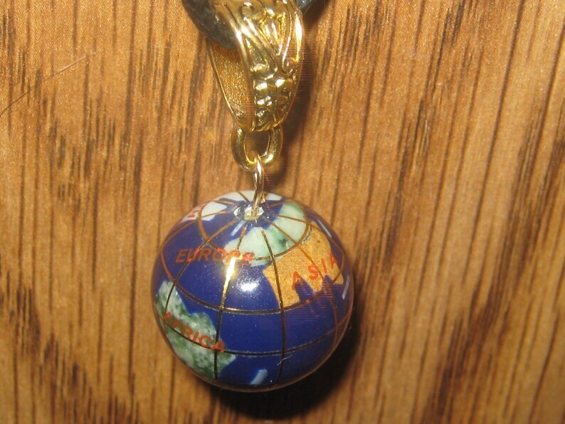 Antique Vintage 18 mm GOLD Lapis Inlay Globe Gemstone Pendant Charm Necklace