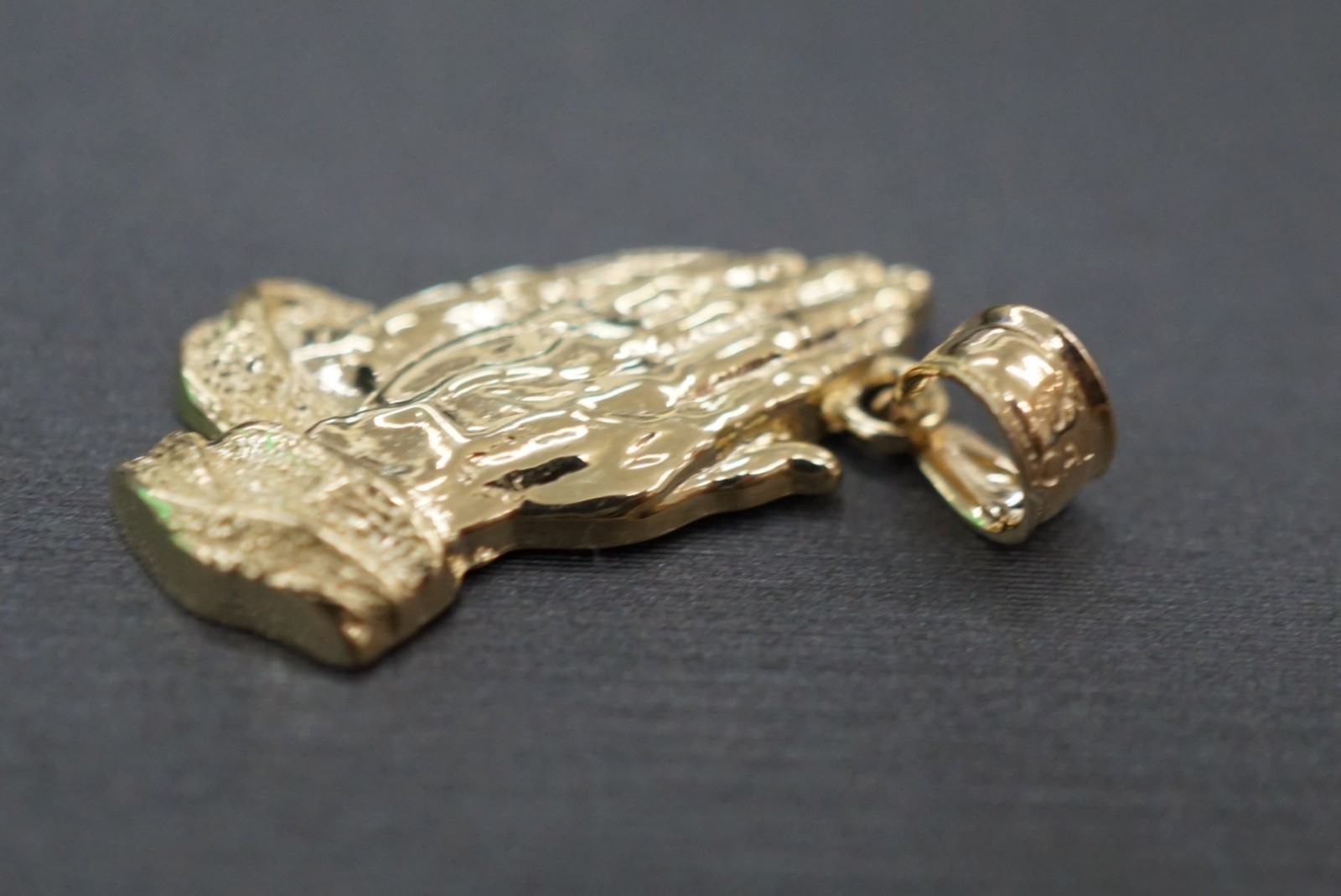 10K Solid Yellow Gold 0.9″ Praying Hands Charm Pendant.