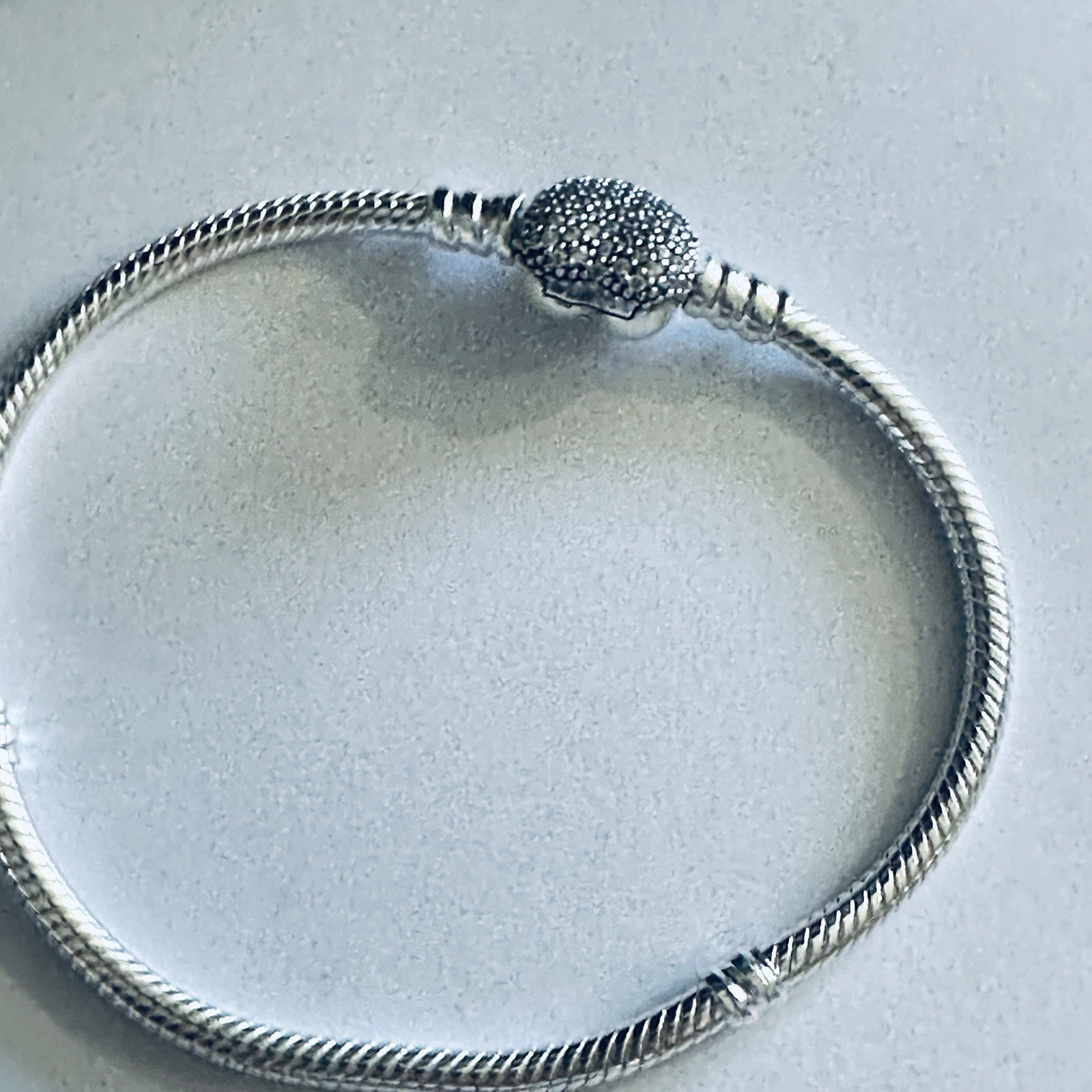 Authentic PANDORA Bracelet Moments Sparkling PAVE HEART & Snake Chain 590727CZ