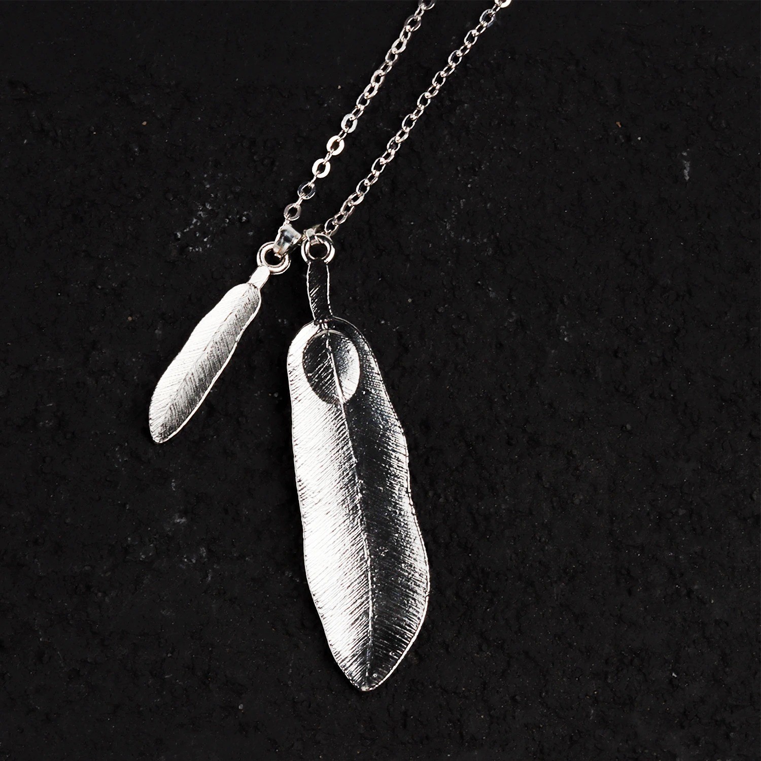 Resident Evil 2 Claire Redfield Feather Pendant Necklace Cosplay Collectible Gif