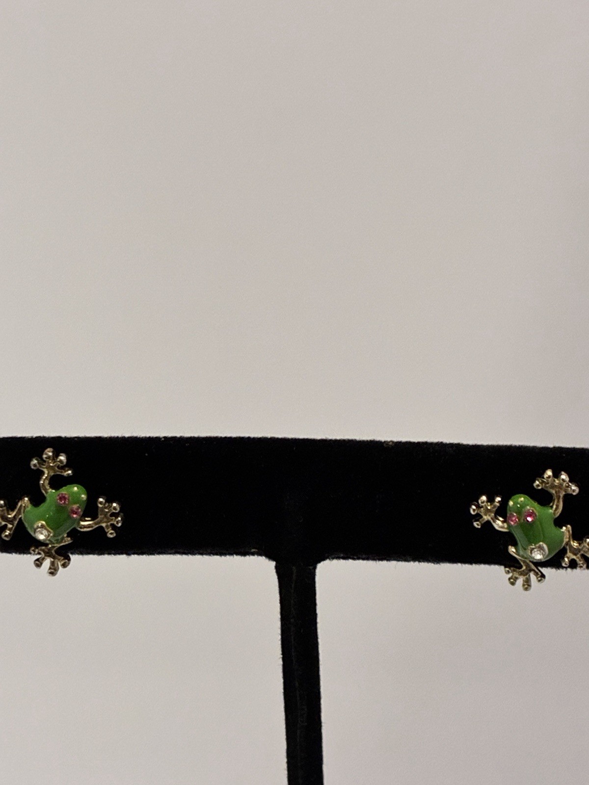 Betsey Johnson Green Enamel Frog Stud Earrings Gold Tone Pink Crystal Critter