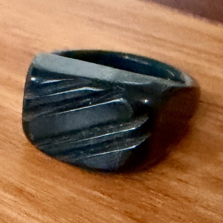 Vintage 90’s Boho Tribal Black Carved Signet Band Ring – Approx Sz 5