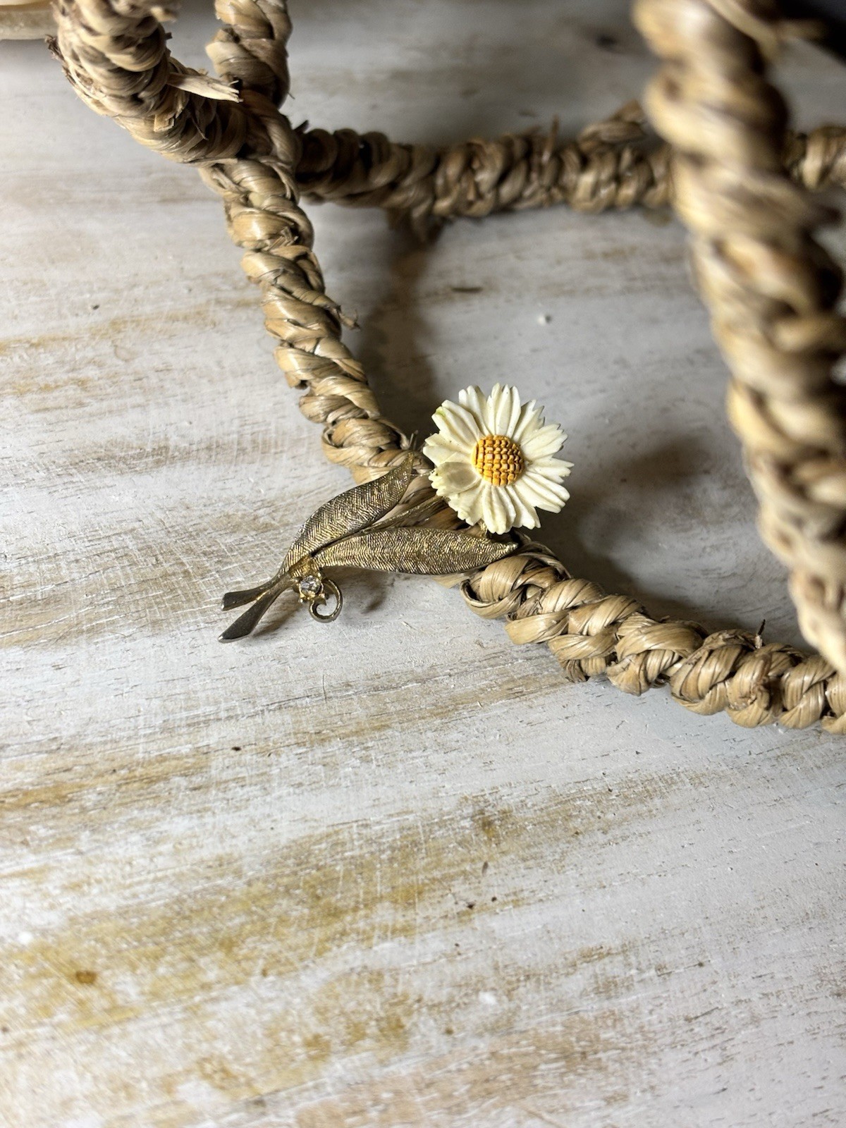 Vintage Gold Tone Daisy Flower Brooch Pin, Sarah Coventry style with inset stone