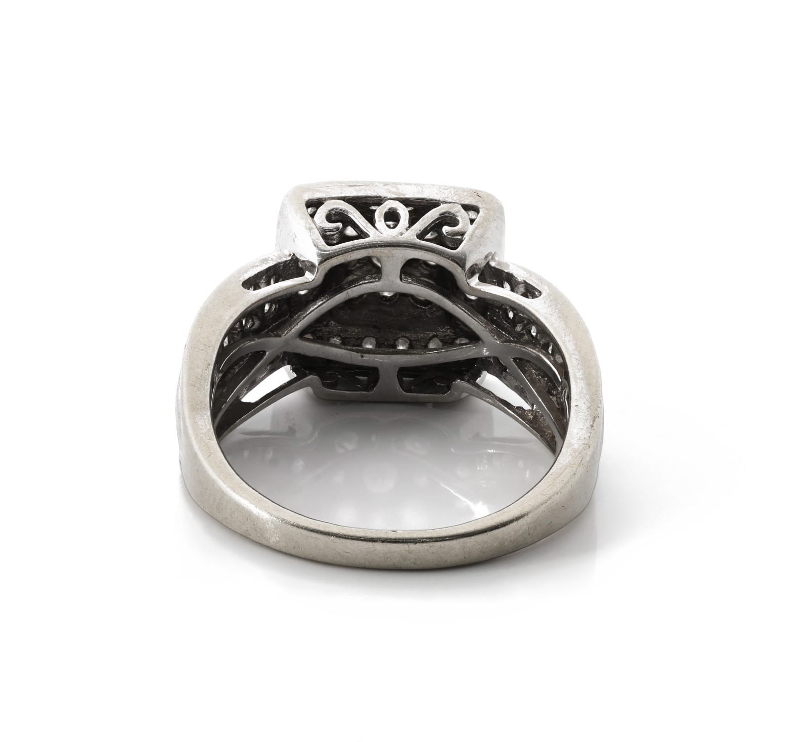 10K White Gold Ring With Diamonds Approx. 1.50 CTW, Size 8