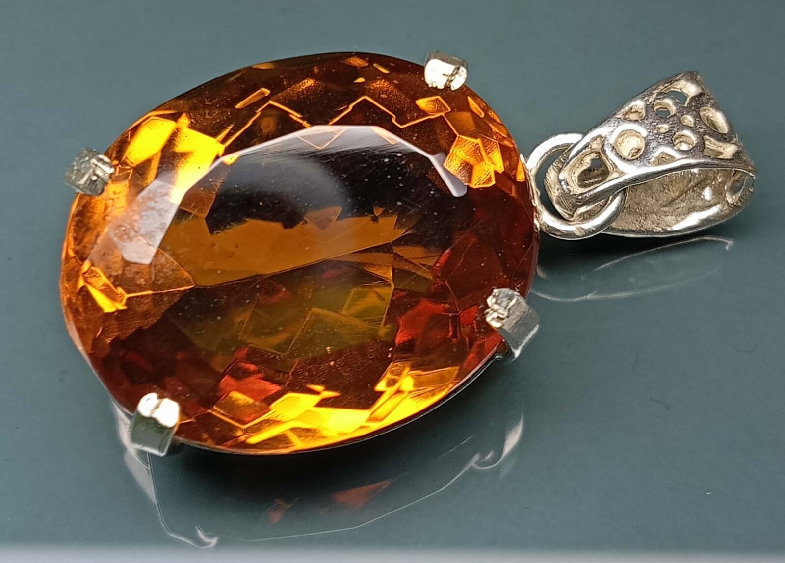 Alexandrite Colour Change Oval Cut Pendant 62.35 Ct Natural Gemstone Certified