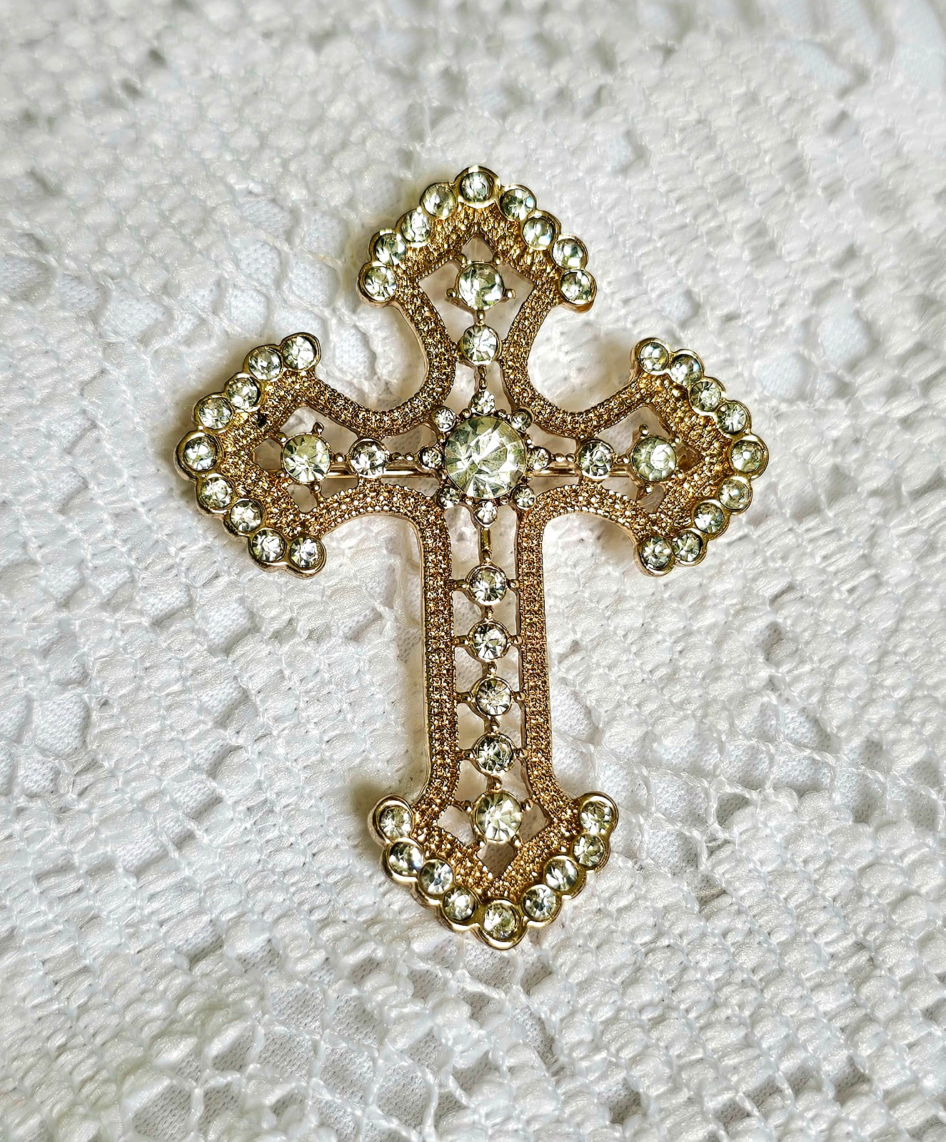 GYN & JOY Crystal Rhinestone Ornate Crucifix Cross Brooch Christian Jewelry
