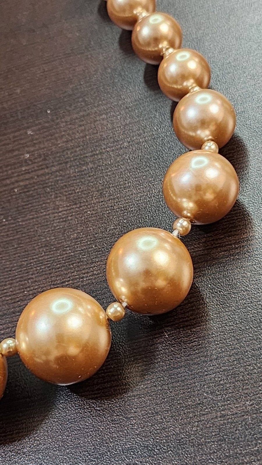 VINTAGE 1950s LUCITE BEAD NECKLACE Blush Beige Graduated