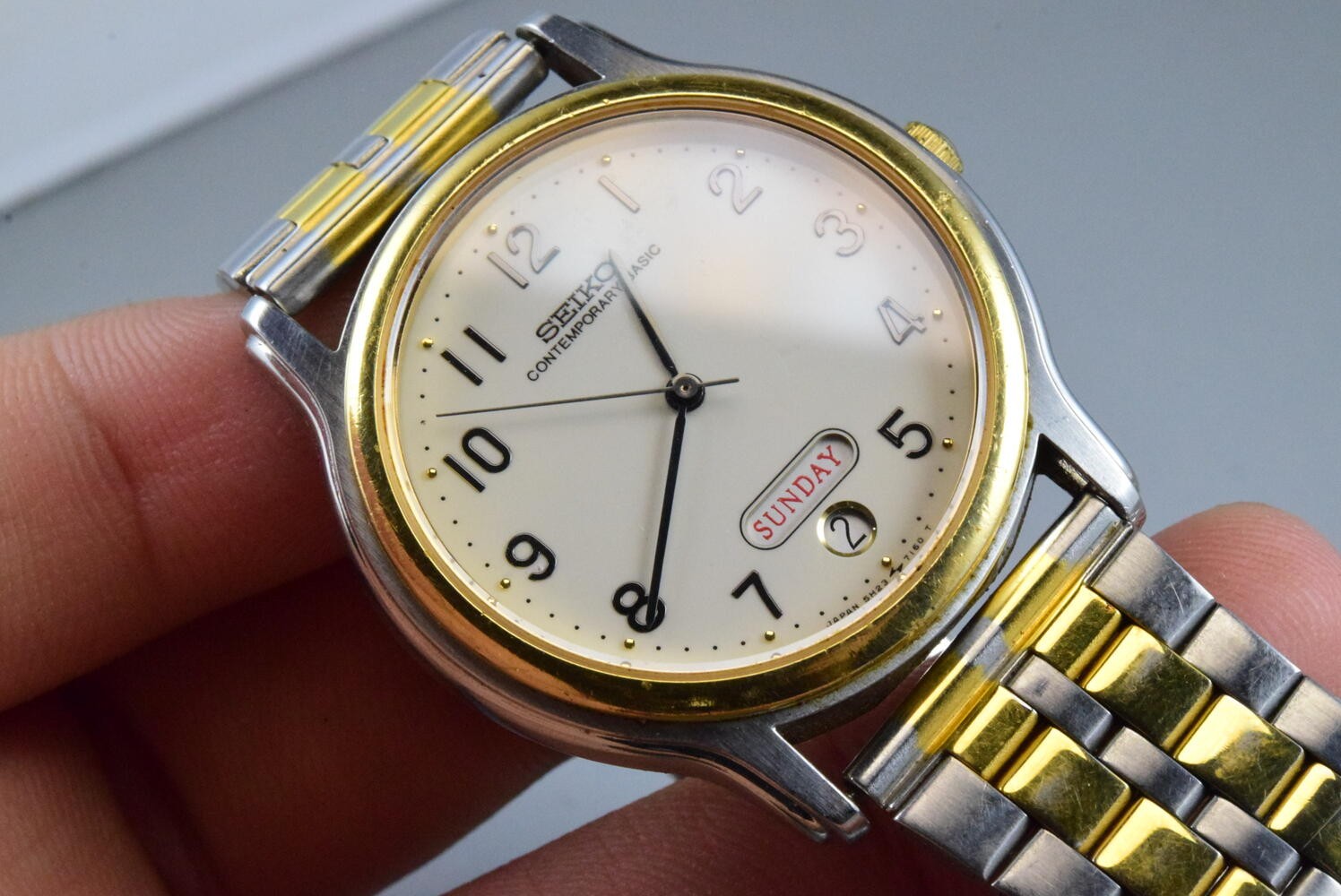 Vintage watch Seiko Contemporary Basic 5H23-7080 Week Date Men Quartz Round 35mm