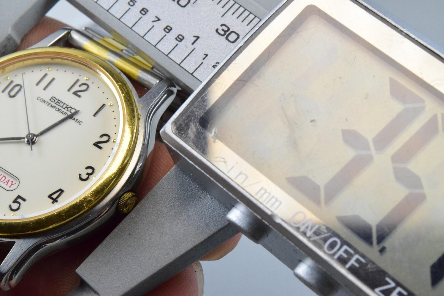 Vintage watch Seiko Contemporary Basic 5H23-7080 Week Date Men Quartz Round 35mm