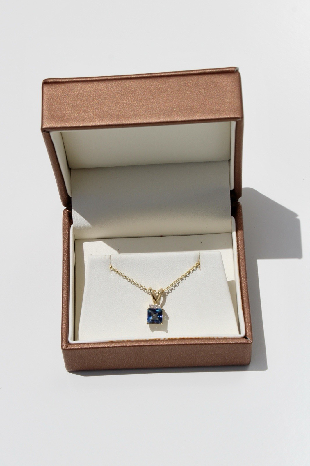 Alexandrite & Diamond Pendant, 1.37 Carats 10K Gold